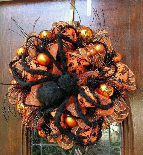 HomelySmart | 15 Scary Halloween Wreaths That Will Spook Your Guests ...